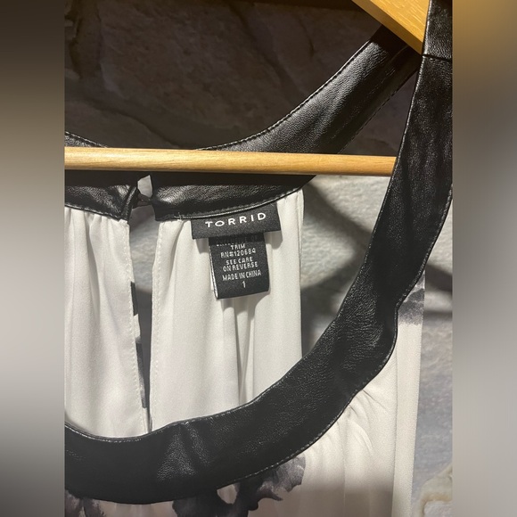 Torrid layered tunic halter tank, size 1 (1X, 14/16) - Picture 5 of 8